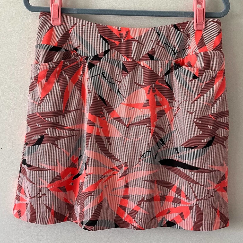 TAIL Activewear Skort Peach Orange Gray Black Leaf Print sz Medium